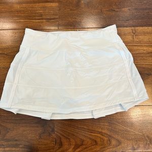 Lululemon white tennis skirt size 6
